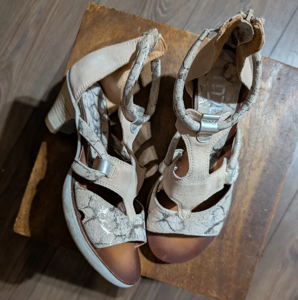 Mjus distressed heeled sandals - Picture 3 of 10